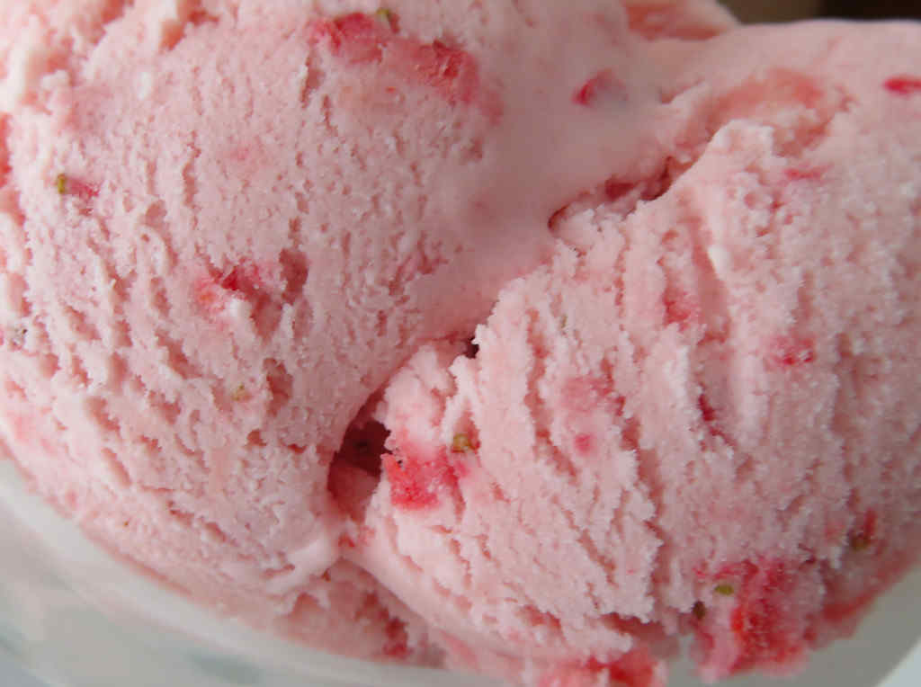 Homemade Strawberry Ice Cream