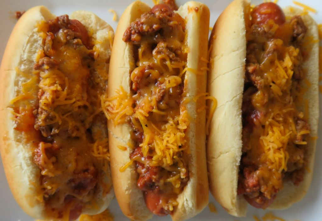 Slow Cooker Down-Home Chili Dogs