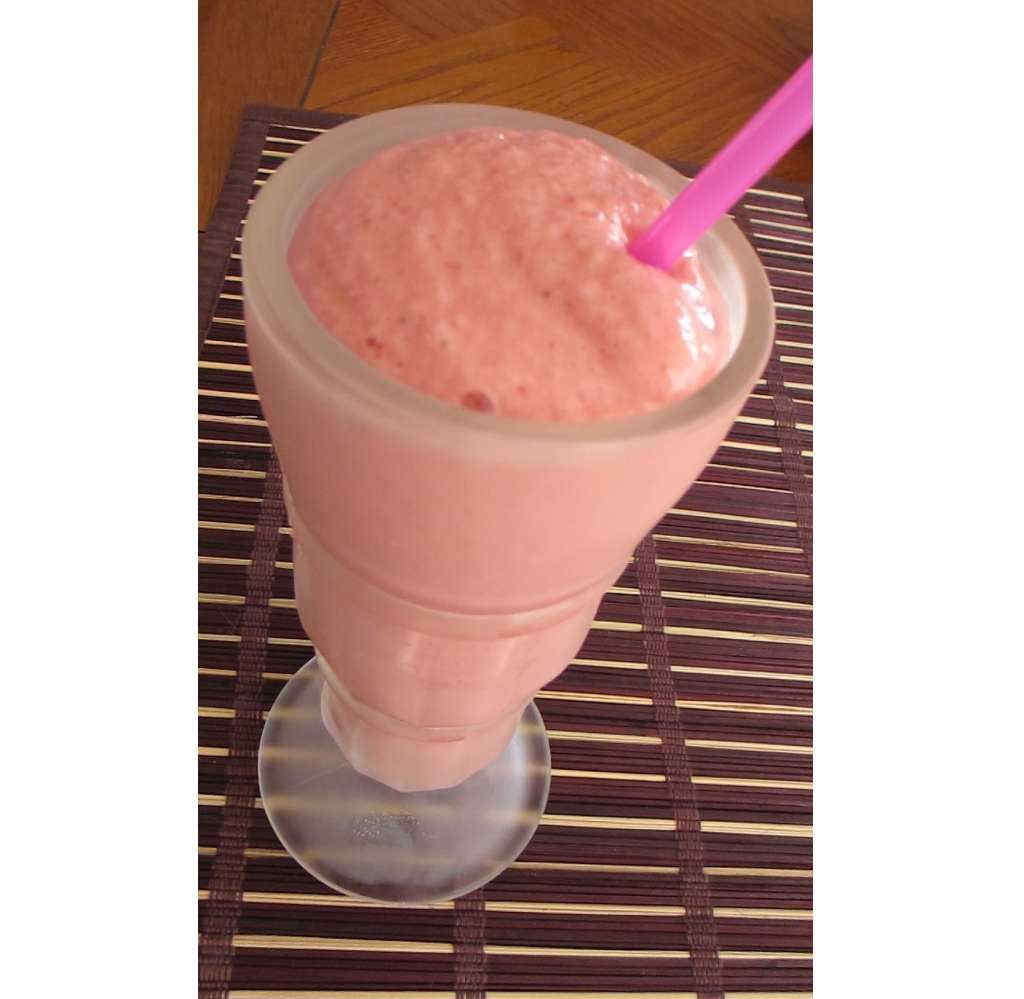 Tropical Papaya Strawberry Smoothie